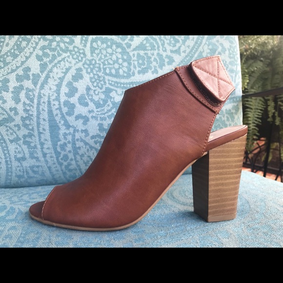 Chinese Laundry Open Toe Stacked Heel Sandal - Picture 4 of 8